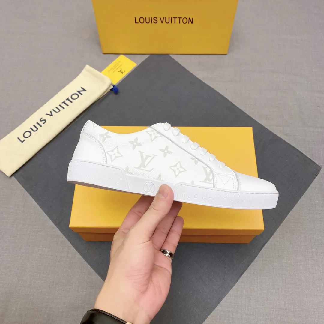 p360 LV men's shoes, casual shoes, sneakers, an international high-end brand, this model is the official classic model, 1:1 quality, made by famous manufacturers, made of Italian cowhide ➕PVC presbyoplasty material, perfect last shape, generous and fashionable design, attracting many consumers, top-grade cowhide inside, made of cowhide: what you want is high quality; dear friends, don't miss to forward the picture, the code number is 38_44 optional, No. 019